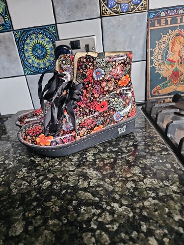 Beautiful flat boots by - ,