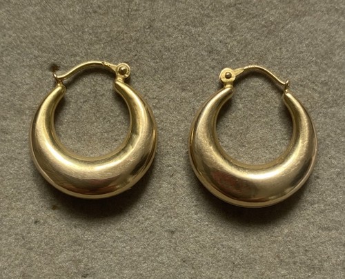 9ct 375 yellow gold dome - ‘375’,