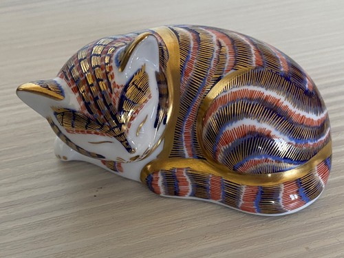 Royal crown derby - derby, sleeping