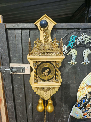 Vintage style mechanical dutch - style,