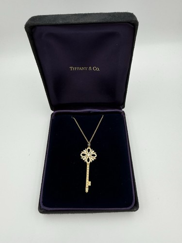 Tiffany victoria key - &,