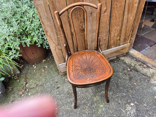 Antique bentwood chair - an,