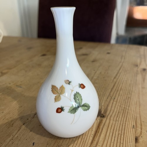 Wedgwood wild strawberry bud - wedgwood,