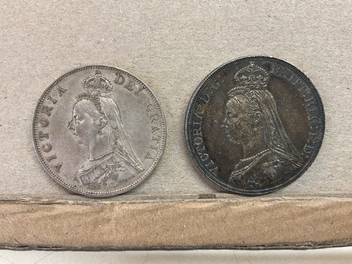 Queen victoria full crown and - queen,