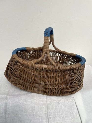 Vintage wicker shopping - vintage,