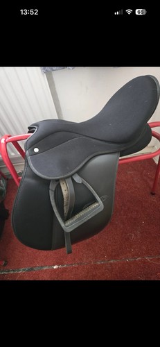 Wide black synthetic saddle - wide,