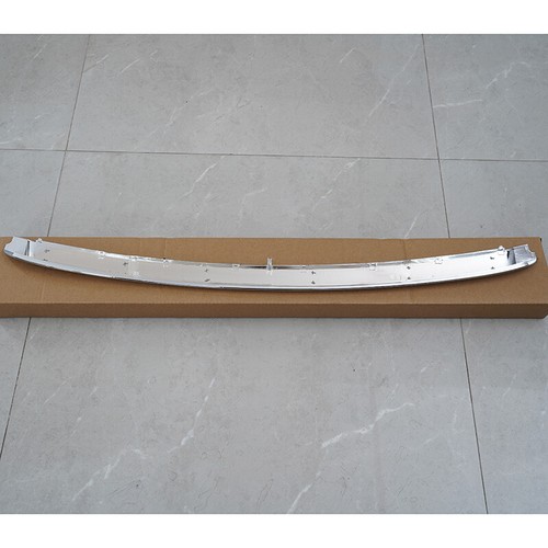 Front grille lower surround - front,