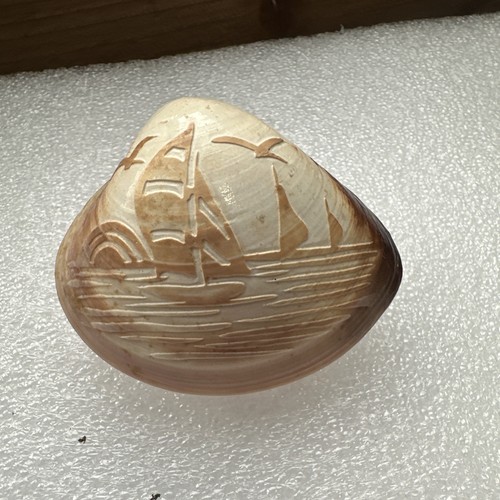 Vintage chocolate clam - , hand