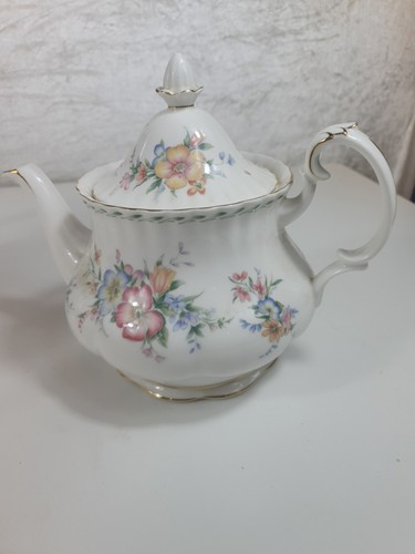 Royal albert bone china - royal,