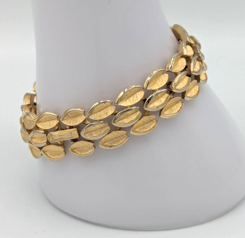 Vintage crown trifari link - vintage,