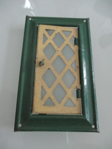 Vintage single dolls house - vintage,