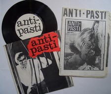 anti-pasti 7" &  NEWS (fanzine) Oi-Punk-Riot-Hardcore 1981 EXPLOITED  DISCHARGE