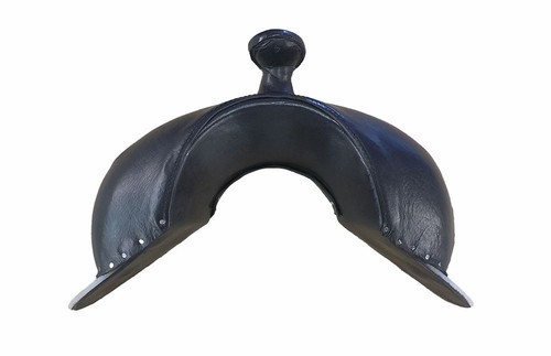 Gullet for treeless saddle