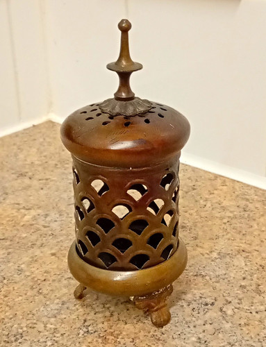 Vintage small round bronze - round,