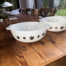  Pyrex Vintage Snowflake