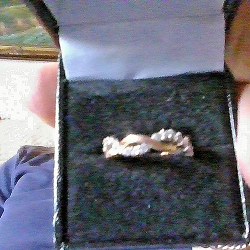 Elegant 9ct gold welsh - elegant, cz