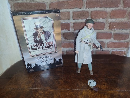 Action figure 6 - el, us