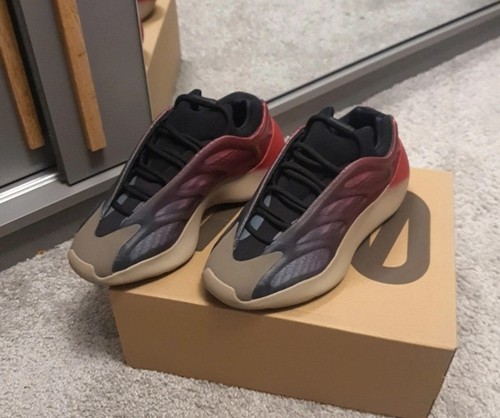 Adidas yeezy 700 size 5 - adidas,