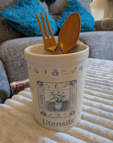 Ceramic utensil holder - ceramic,