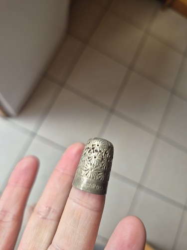 Antique 1901 silver thimble - silver,