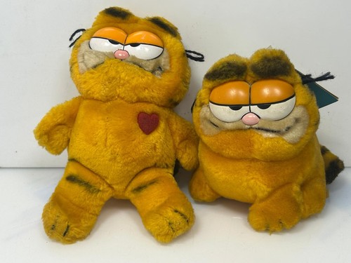 Garfield with heart chest - heart,