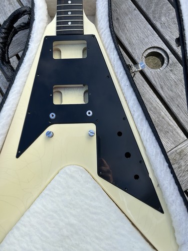 Flying pickguard to - (,