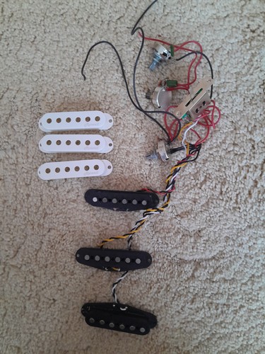 Strat type guitar - , +