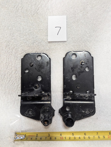 Bottom door mounts - bottom,