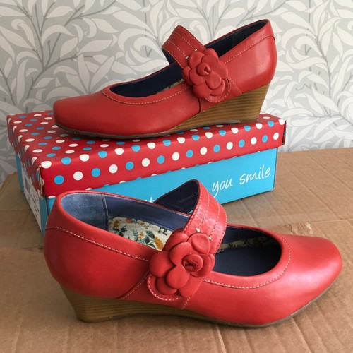 Pretty moshulu wood wedge heel - moshulu,