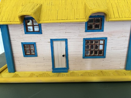 Miniature thatch type cottage - type,