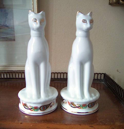 Pair royal tara seated - pair,