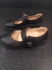 LADIES SHOES SIZE 3 BLACK