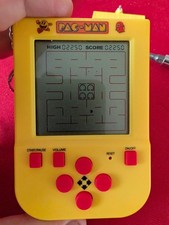 PAC-MAN Keyring Electronic Handheld Game Bandai Namco 2018 Fizz Creations