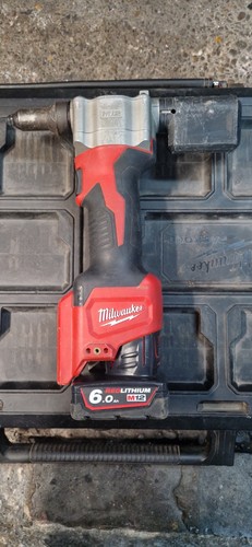 Milwaukee rivet gun - milwaukee,