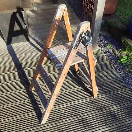 Vintage small wooden stap - small,