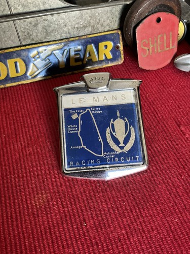 Vintage car badge le - badge, mans