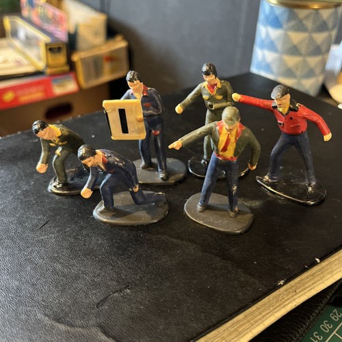 Scalextric pit crew - pit,