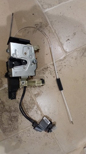 Bmw e31 series door catch - 8,