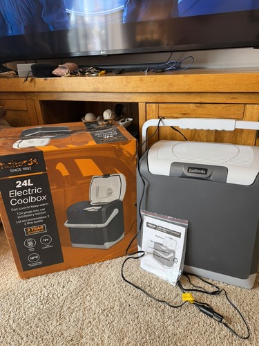 Halfords 12v 24l portable - halfords,