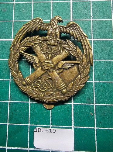 Kuwait army cap badge - kuwait,