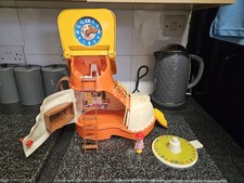 1977 Vintage Matchbox Live-N-Learn Play Boot House Figure & Accessories