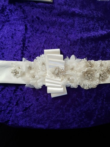 Bnwt wedding belt - , button