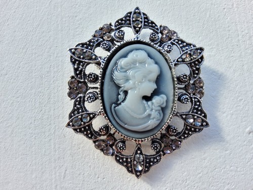 Vintage style oval - style,