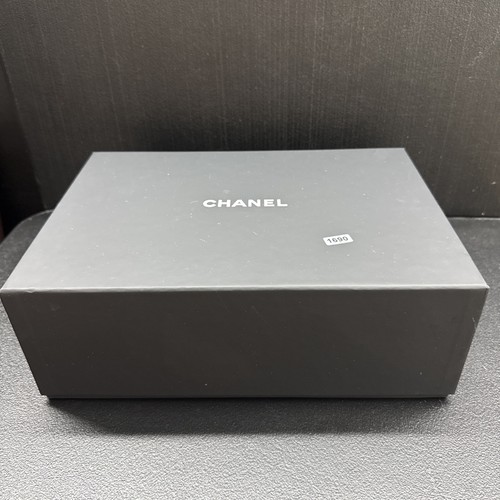 Authentic signed chanel black - authentic,