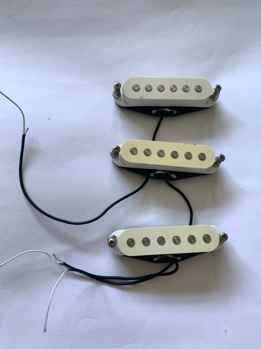 Aged white strat - 3x,