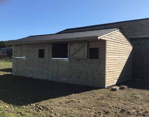 10ft 20ft wooden stable - x,