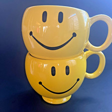 (2) retro SMILEY FACE mugs - BIG YELLOW KITSCH - TELEFLORA GIFT - brand NEW
