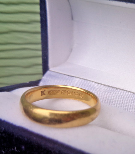 22ct gold wedding ring band - 22ct,