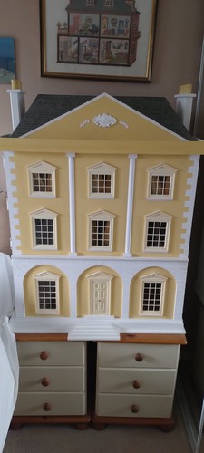 Queen anne dolls house - queen,
