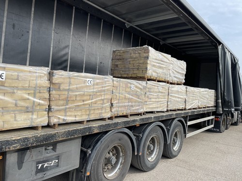000 yellow stock bricks - 10,000,